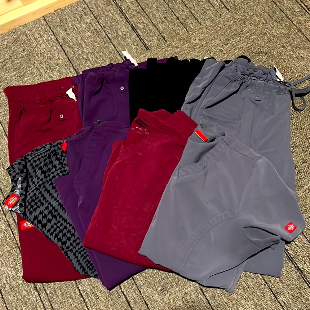 Set of 4 Scrubs